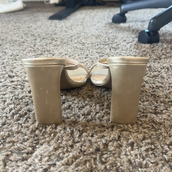 Gold lulus heels - Picture 3 of 4